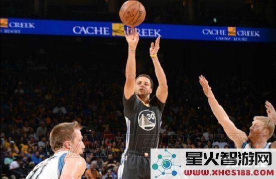 《NBA2K16》背身单打技巧与强力扣篮操作指南 教你如何在NBA2K16中熟练运用背打技巧进行扣篮